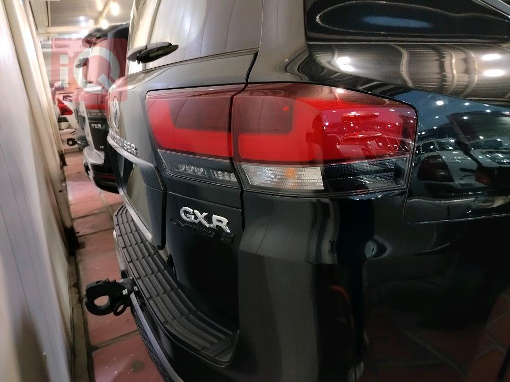 تۆیۆتا لاند کروزەر